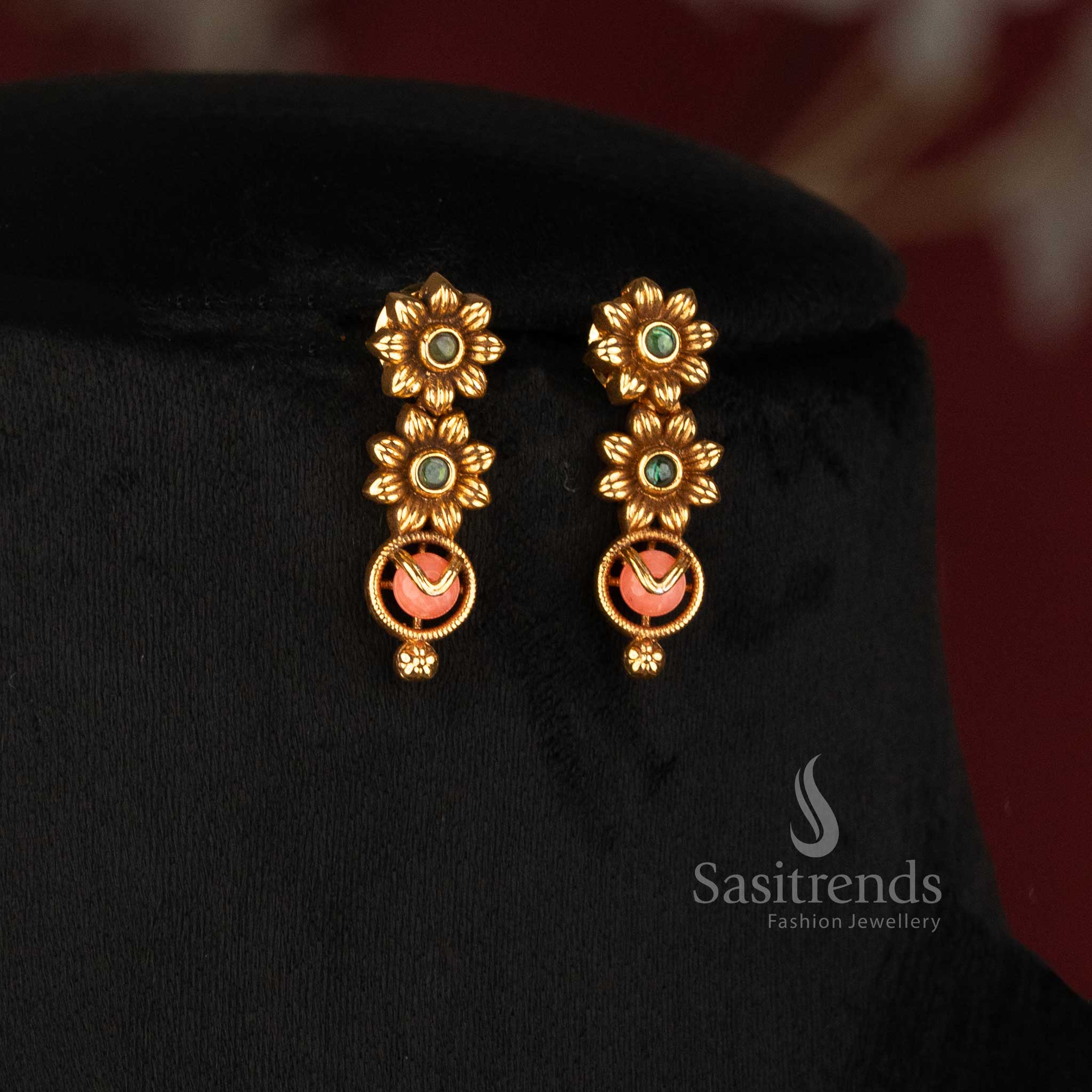Matte Gold Plated Short Pearl Necklace for South Indian Festive Wear - Sasitrends