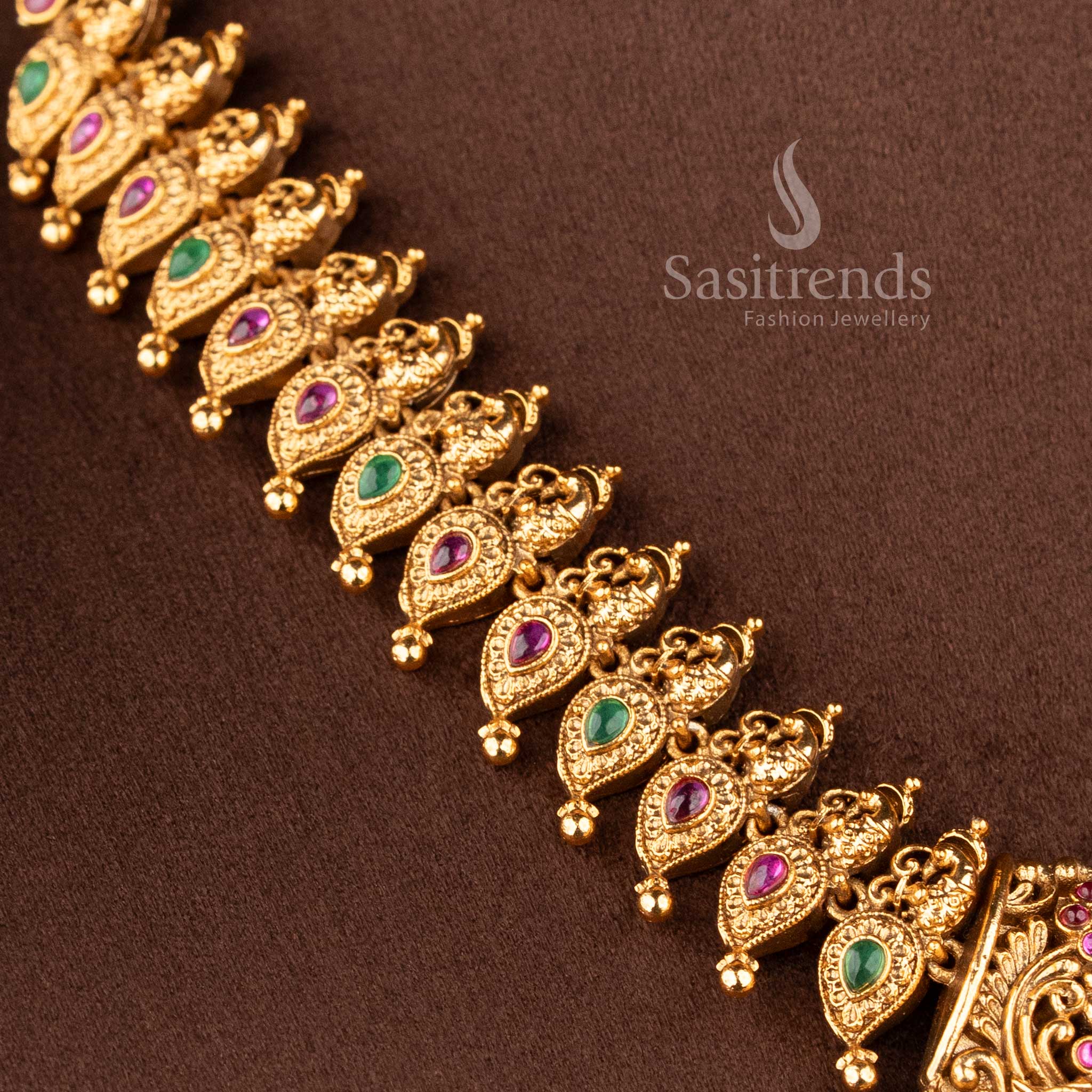 traditional south indian jewellery set with lakshmi motif floral design and intricate craftsmanship for bridal saree sasitrends