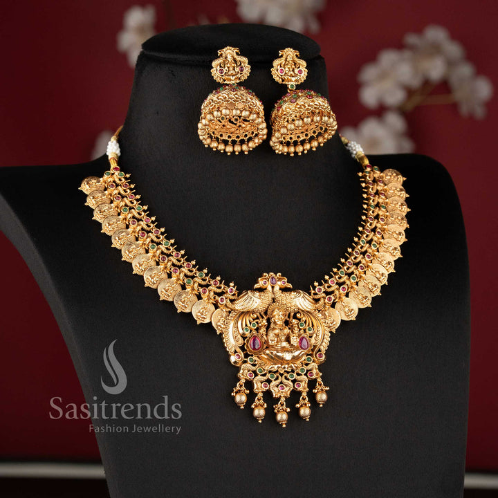 Bridal Jewellery Set showing the embossed Kasu (coin) motifs and vibrant kemp stone accents on a matte gold choker - Sasitrends