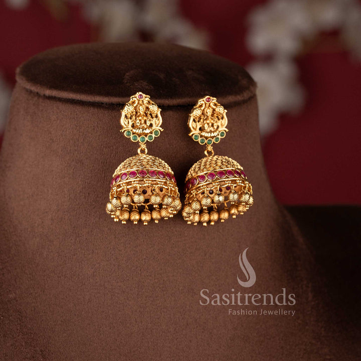 Close-up of the Bridal Jewellery Set showing the intricate matte gold finish and kemp stone embellishments on a classic Kasu choker - Sasitrends