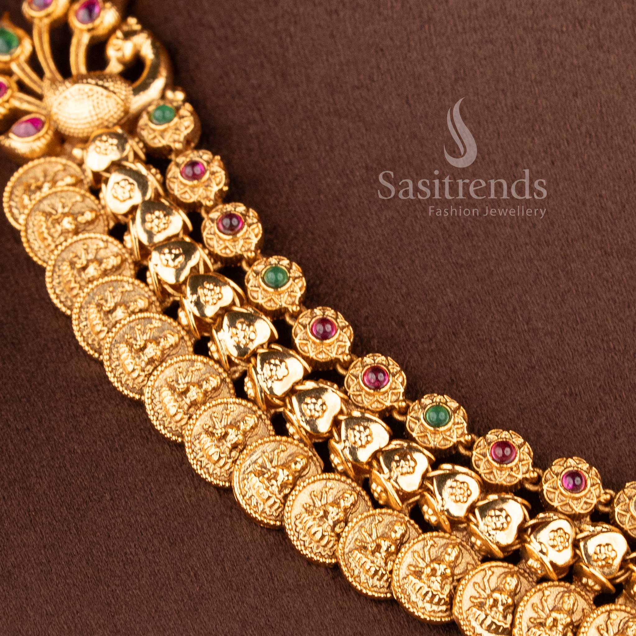 Close-up of the Bridal Jewellery Set showing the intricate matte gold finish and kemp stone embellishments on a classic Kasu choker - Sasitrends