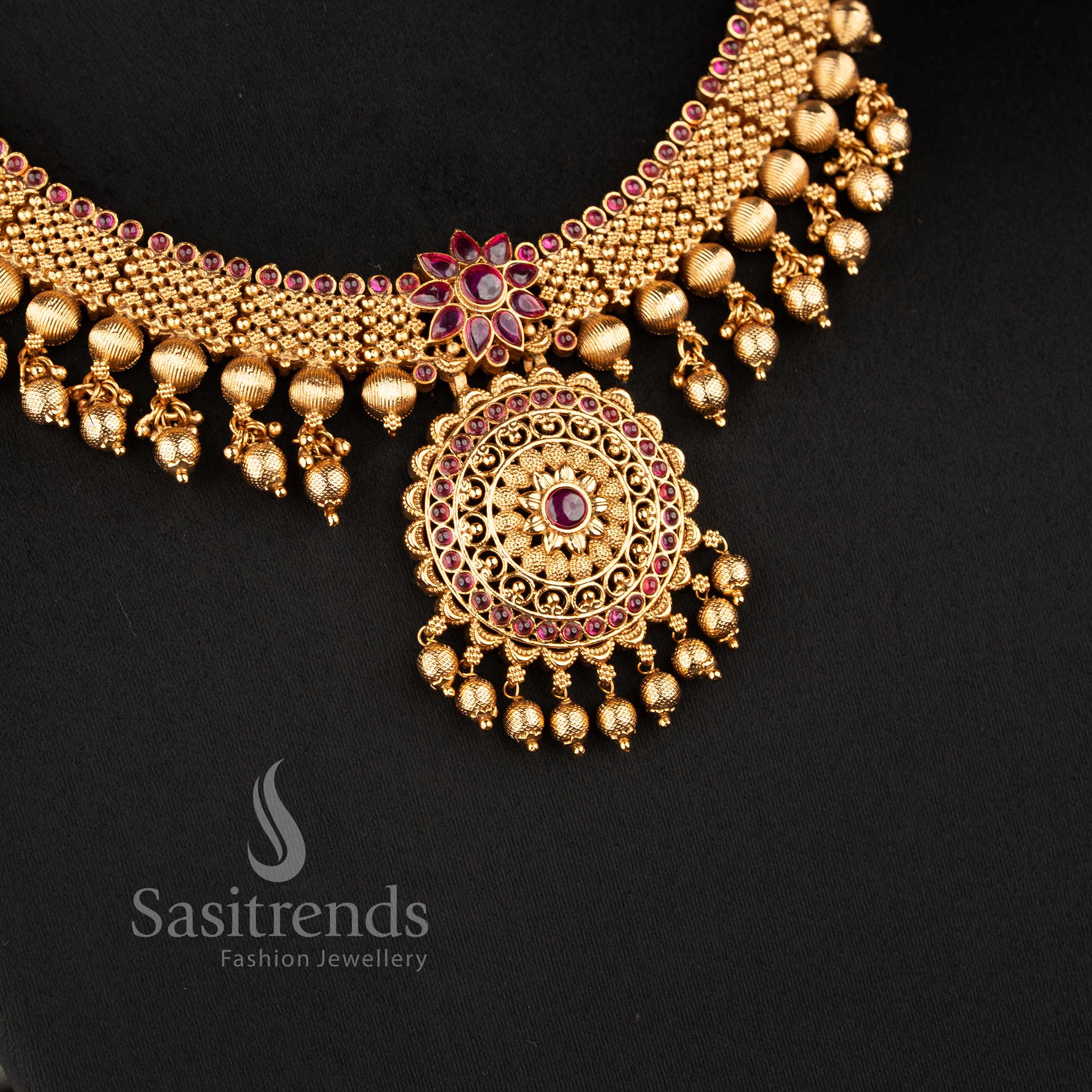 grand south indian bridal necklace with floral motifs central pendant and bead hangings for saree and bridal look-Sasitrends