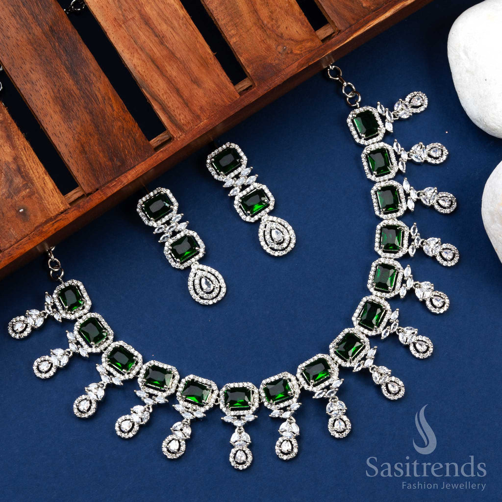 AMERICAN JEWELLERY COLLECTIONS 小売版 Latest Rhodium Silver Plated AD Necklace Set with Earrings