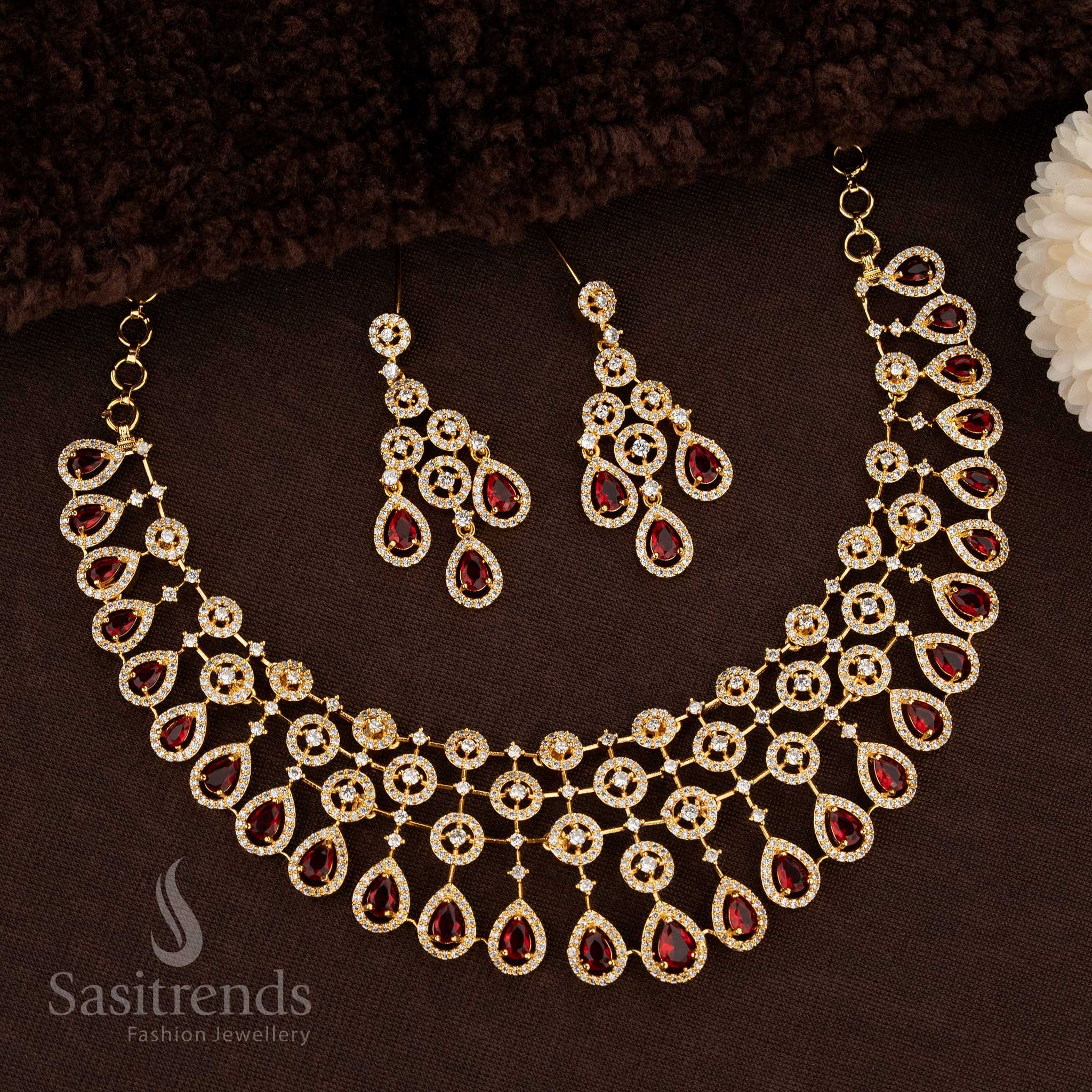 Exquisite Gold Plated Choker Necklace Jewellery Set With American Diamonds And Floral Teardrop Patterns In A Rich Red Tone Ideal For Weddings, Festivals, And Elegant Evening Looks – Sasitrends