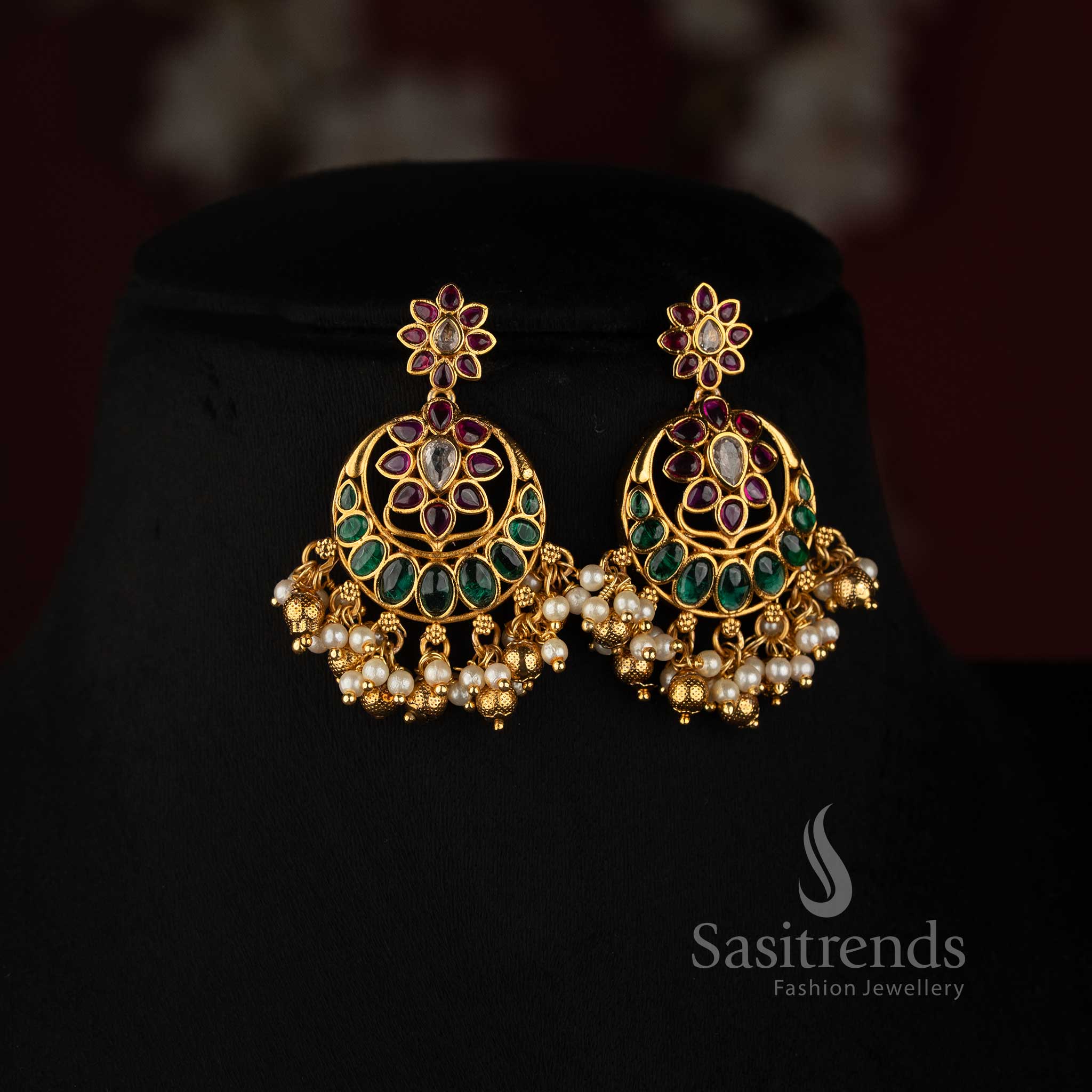 Detailed Two-Layer Pearl Necklace with Ornamental Pendant, Decorative Stonework and Pearl Bead Hangings - Sasitrends