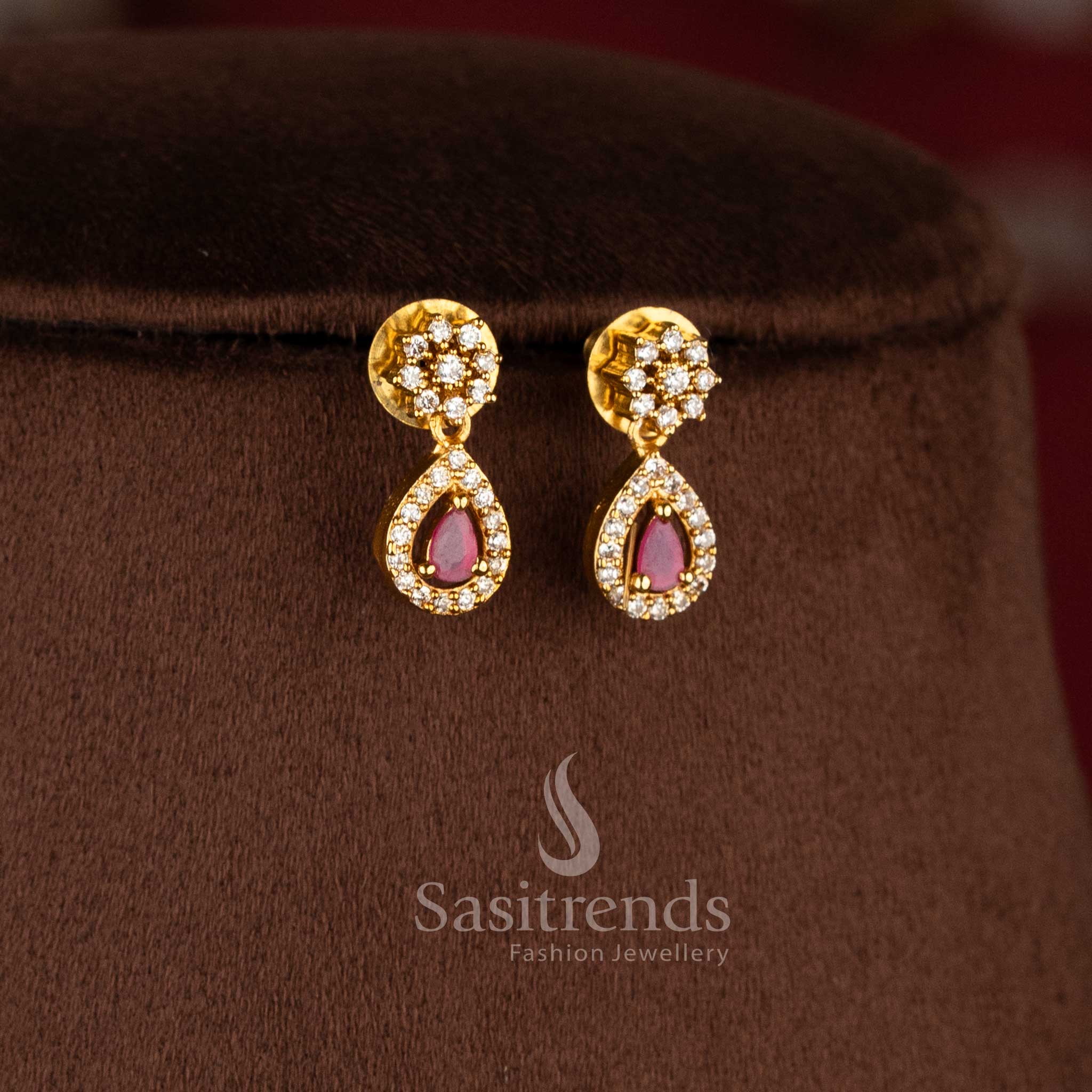 Traditional American Diamond necklace jewellery set with shimmering leaf design and hanging water drop pendant finish - Sasitrends.