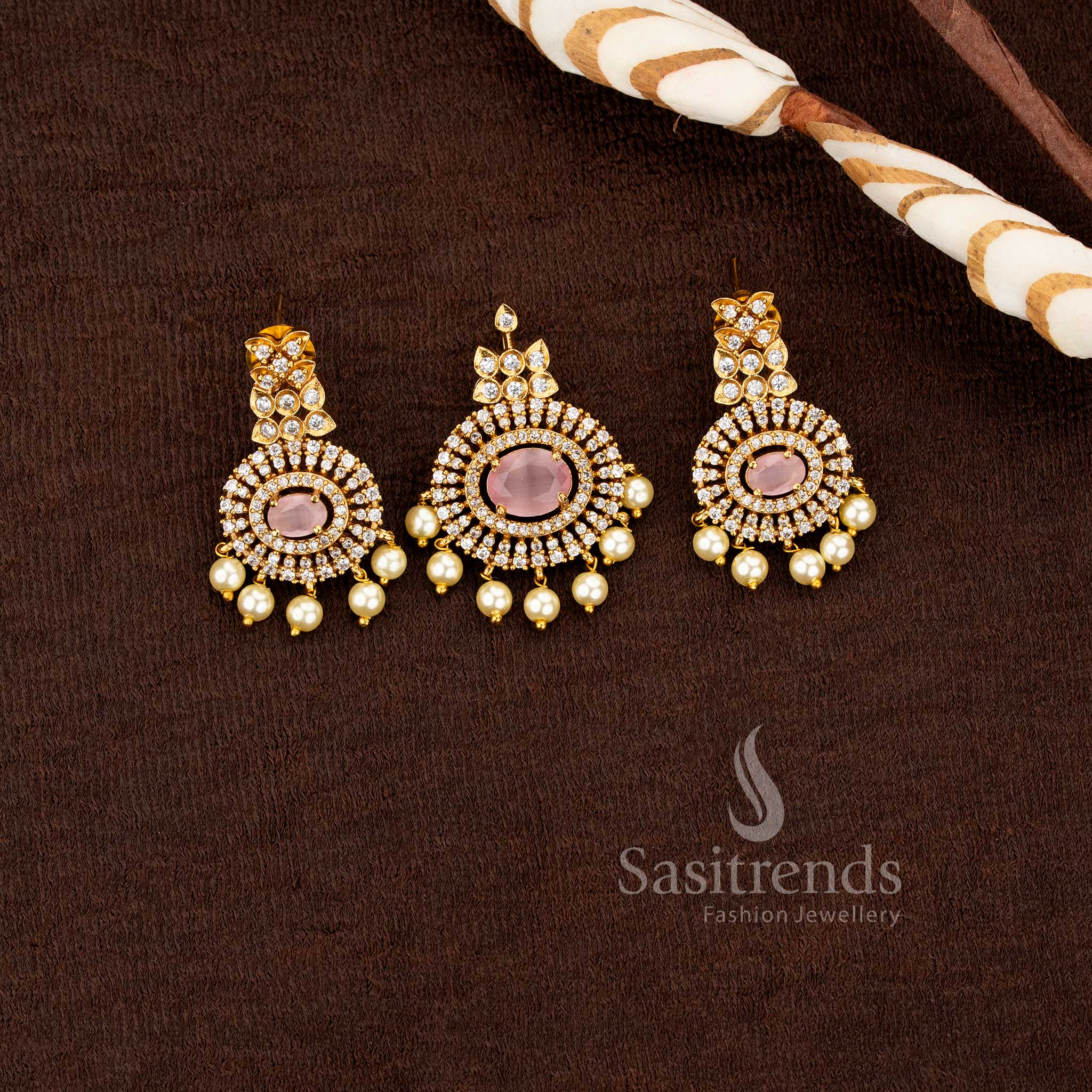 dazzling sunburst design matte finish pendant set with emerald center and pearls sasitrends