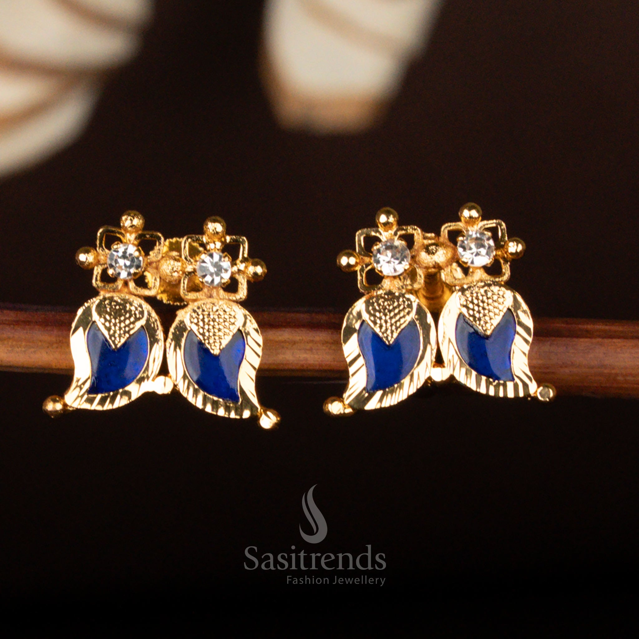 
Temple wear Palakka Mango earrings, featuring intricate gold detailing and traditional craftsmanship – Sasitrends