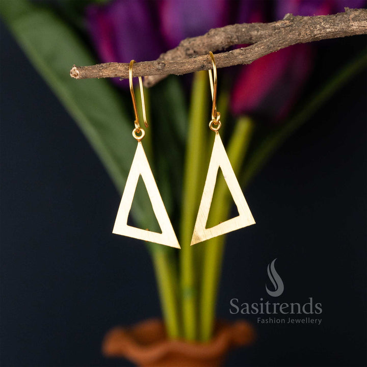 Chic gold-plated triangular hoop earrings in a minimalist style