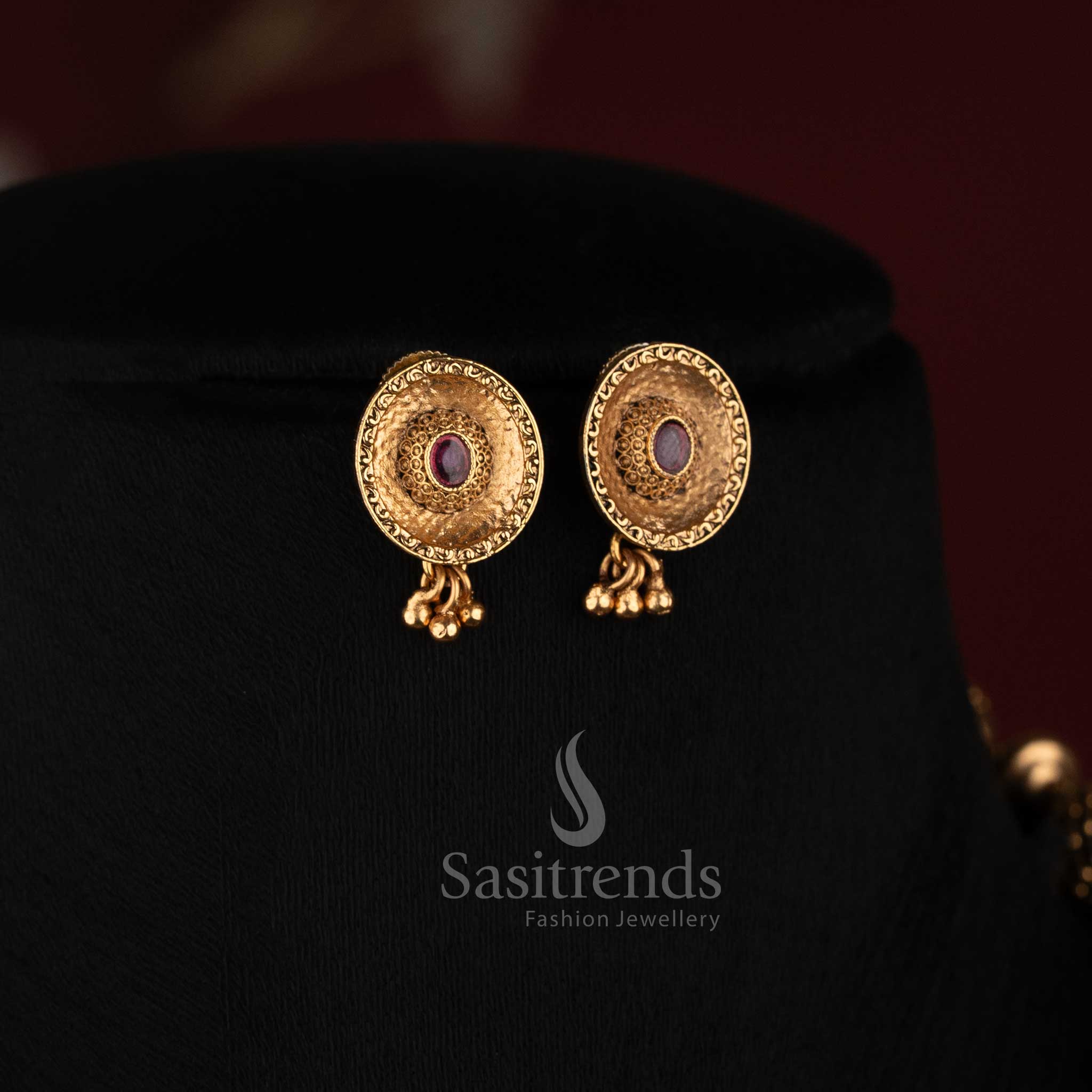 Sasitrends traditional antique gold temple jewellery necklace with textured ornamental beads and stone work 