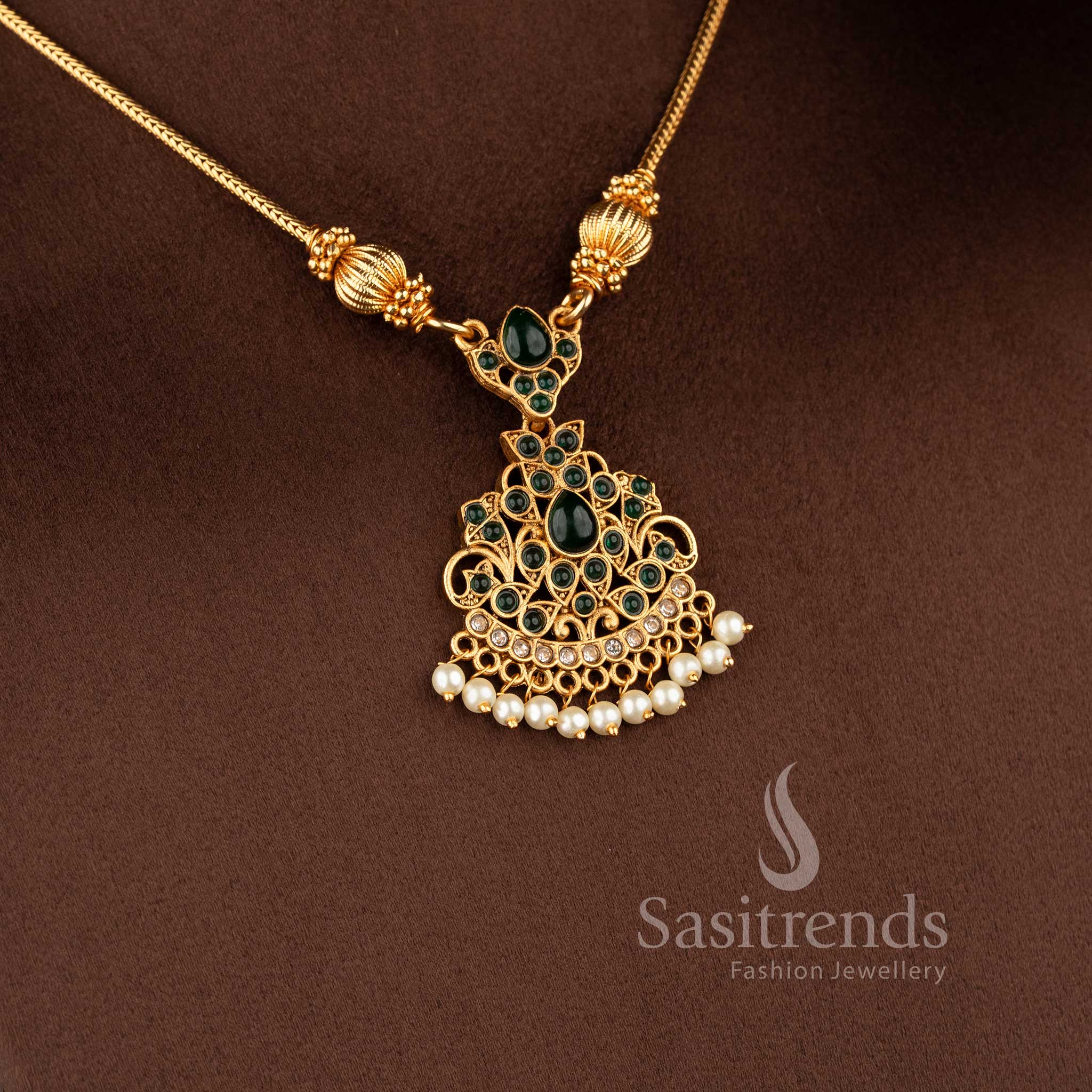 Rich traditional look classic matte gold flexible chain necklace for grand silk sarees