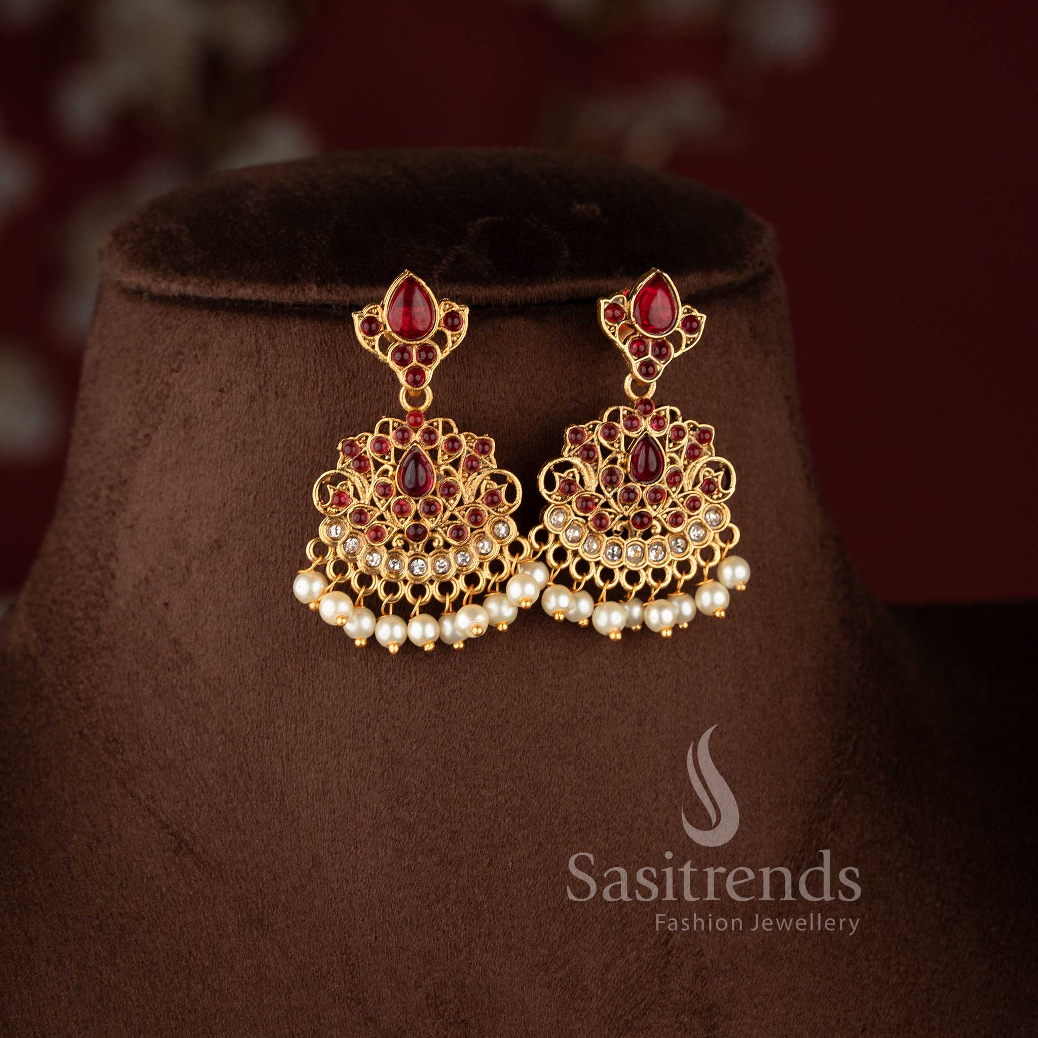 Stylish Sasitrends wedding jewellery set featuring traditional stones and pearls in matte finish.