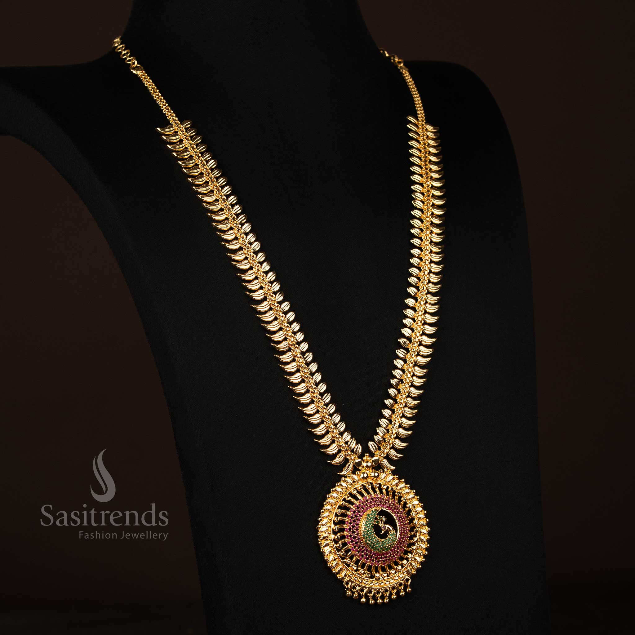 Ruby-green leaf-patterned long necklace with grand peacock centrepiece, finished in brilliant micro gold tone – Temple jewellery with divine opulence – Sasitrends