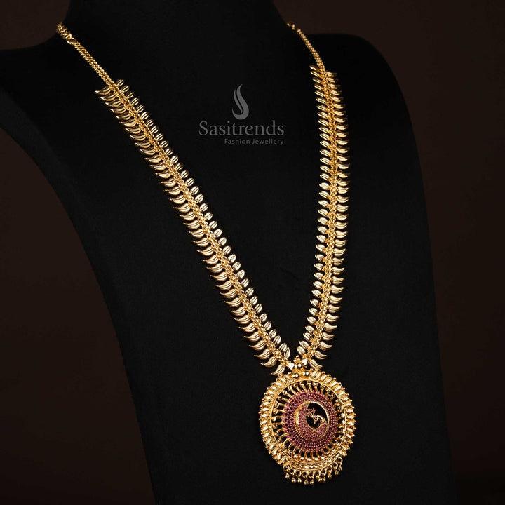 Traditional ruby-coloured haram with peacock and leaf motif, radiating elegance in a one gram gold-plated finish – Ideal for ethnic charm and bridal grace – Sasitrends
