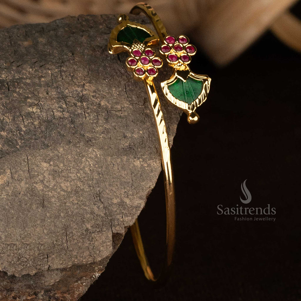 Stunning traditional Palakka design bracelet made of micro gold plated brass with a real gold finish perfect for heritage jewellery collections - Sasitrends