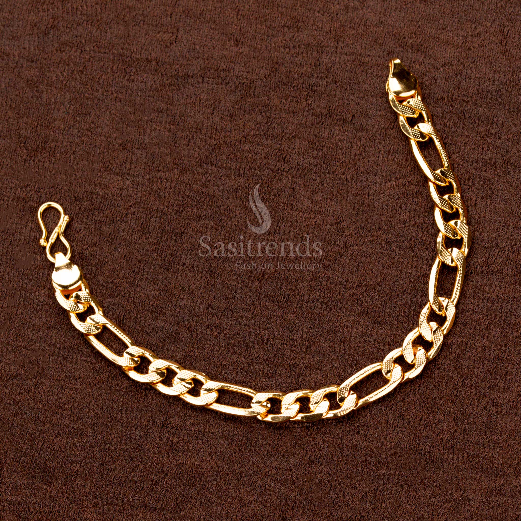 Royal men's bracelet with one gram micro gold plating and a unique engraved pattern for a majestic look - Sasitrends