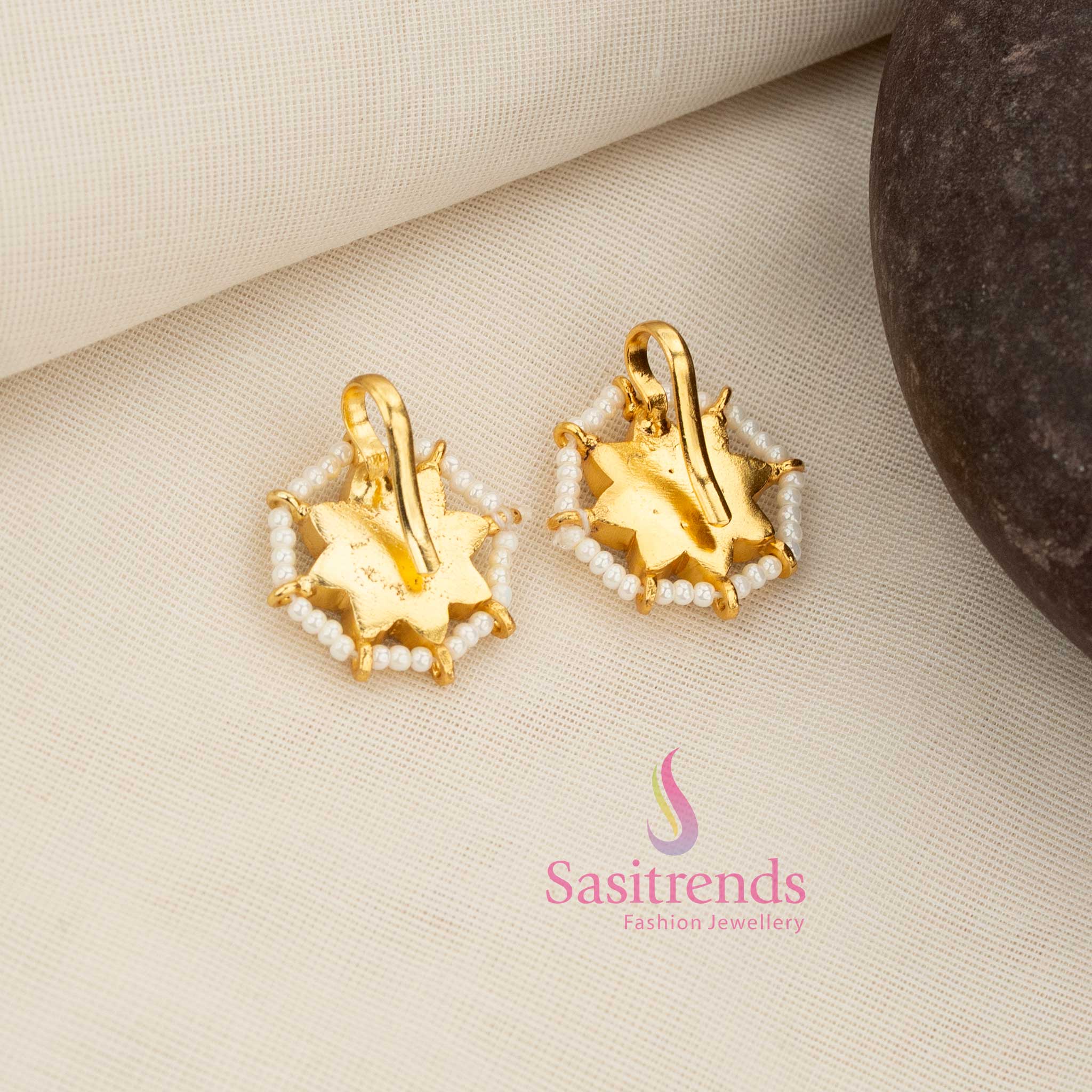 Jadau Kundan floral sunburst bugadi earcuff with pearl fringe perfect for vibrant traditional and ceremonial jewellery occasions – Sasitrends