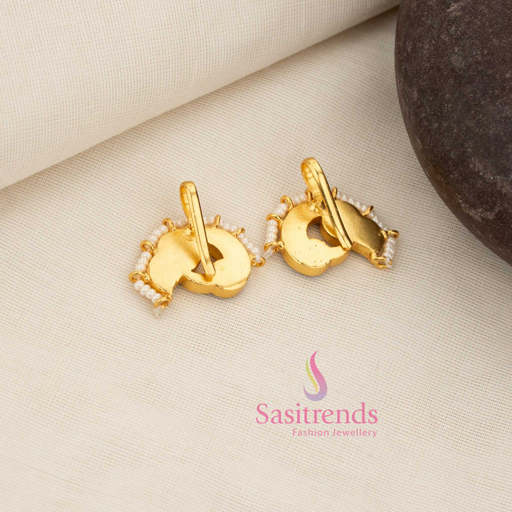 Jadau Kundan peacock-face half-moon crescent bugadi earcuff with pearl fringe for elegant South Indian heritage festive jewellery – Sasitrends