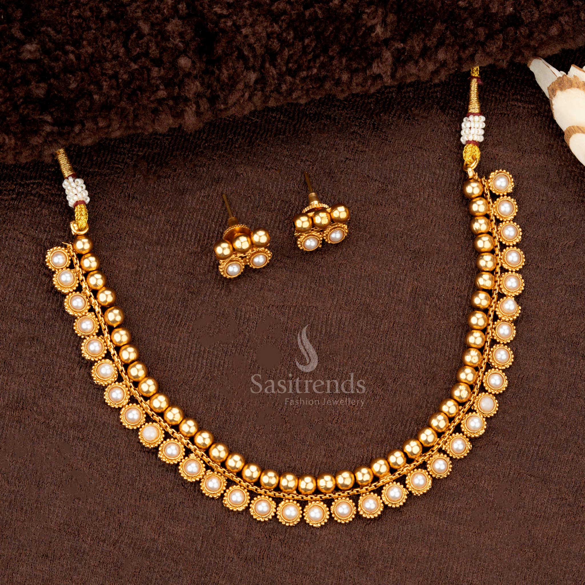 Matte gold-plated necklace set with pearl beads and stone accents - Sasitrends