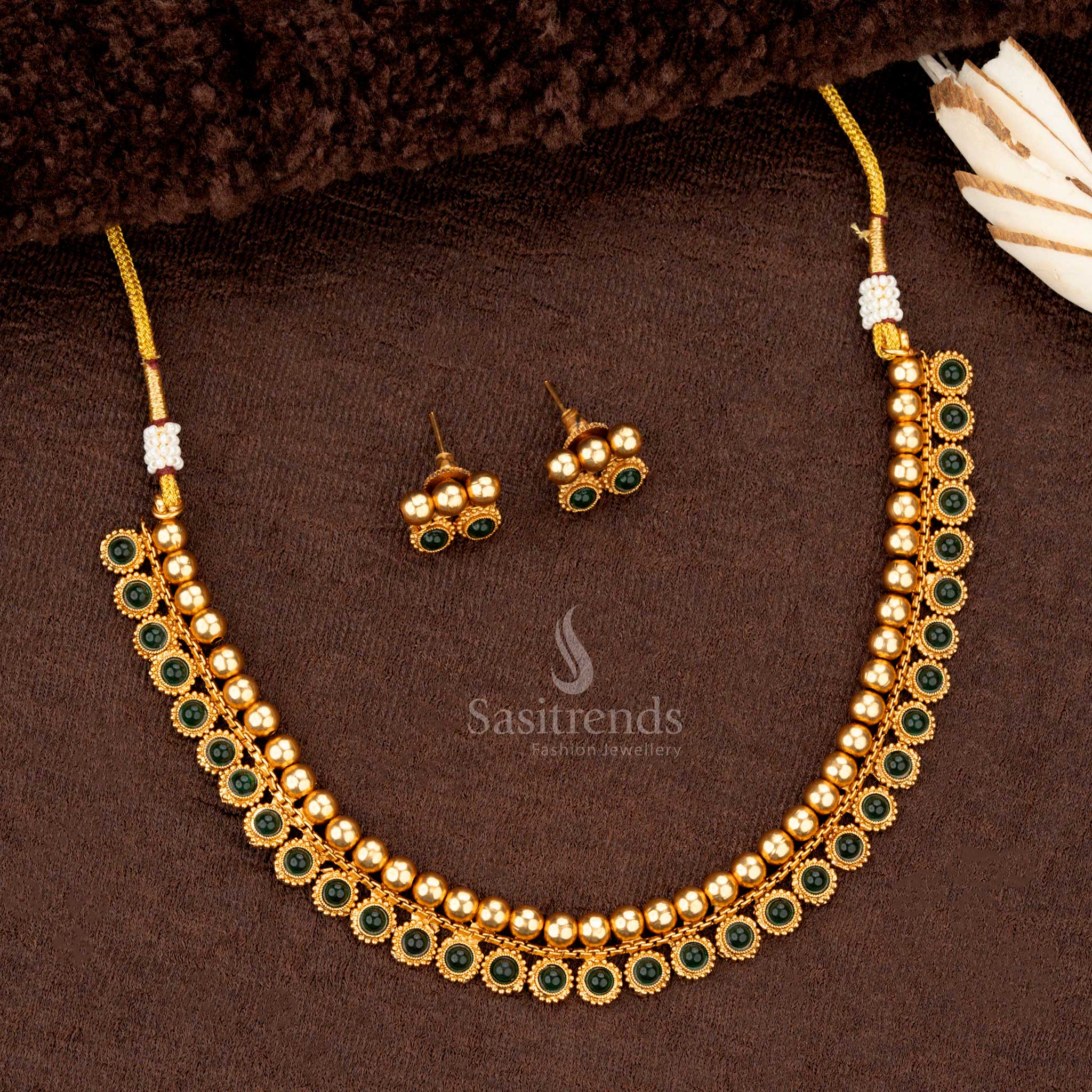 Matte gold-plated necklace set with green beads and stone accents - Sasitrends