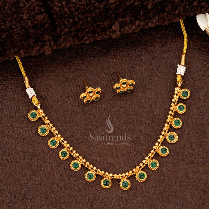 Matte gold-plated necklace with green accents and matching earrings - Sasitrends