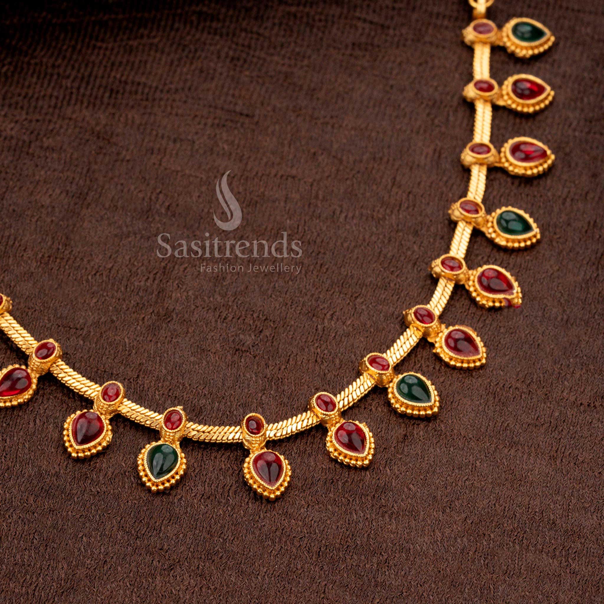 Traditional ruby-green drop-motif temple necklace in a classic style - Sasitrends