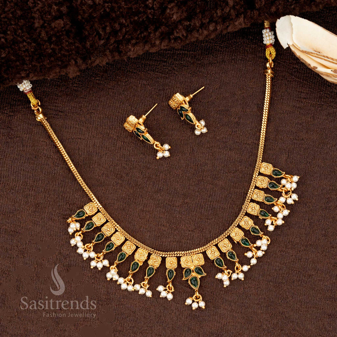 Matte gold-plated temple necklace with green drop designs and square motifs - Sasitrends
