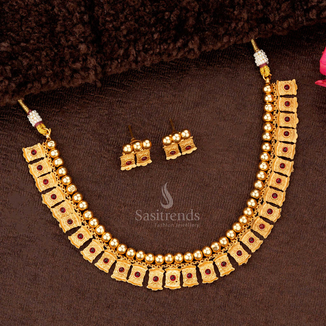 Temple necklace set with ruby stones, engraved square motifs, and gold beads - Sasitrends