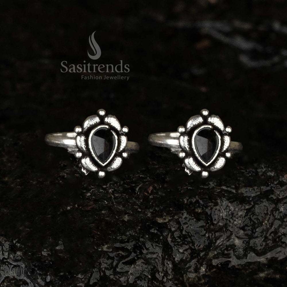 Symmetrical bead black teardrop toe ring in oxidised silver with adjustable band and stylish design - Sasitrends