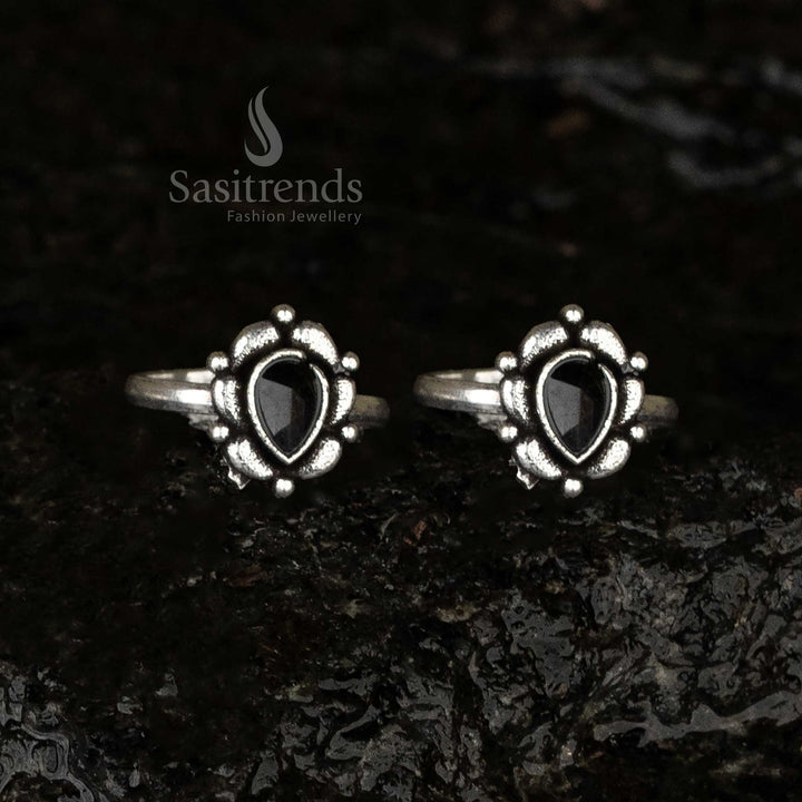 Symmetrical bead black teardrop toe ring in oxidised silver with adjustable band and stylish design - Sasitrends