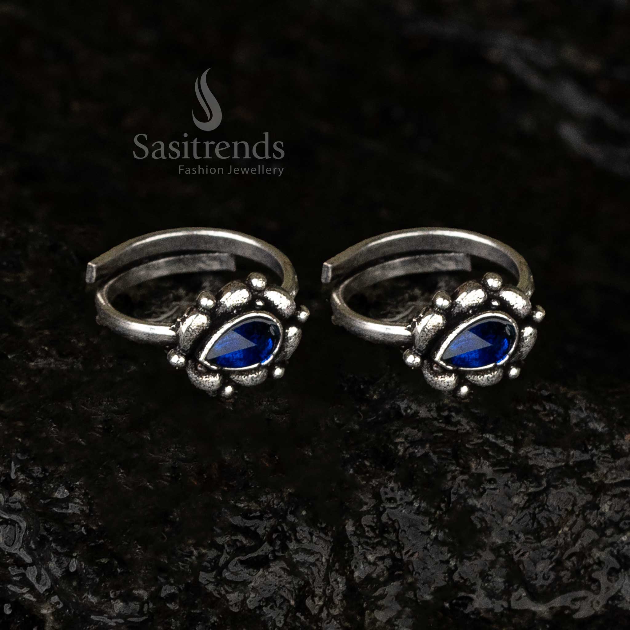 Calm oxidised silver blue teardrop toe ring with adjustable symmetrical bead design - Sasitrends