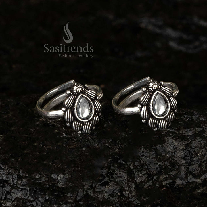 Delicate white teardrop toe ring with oxidised petal motif and adjustable band - Sasitrends