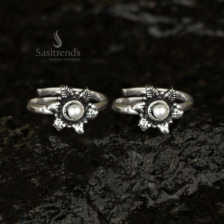 Stylish Oxidised Adjustable Round Stone Toe Rings with Leaf Motif Design For Beautiful Occasions - Sasitrends