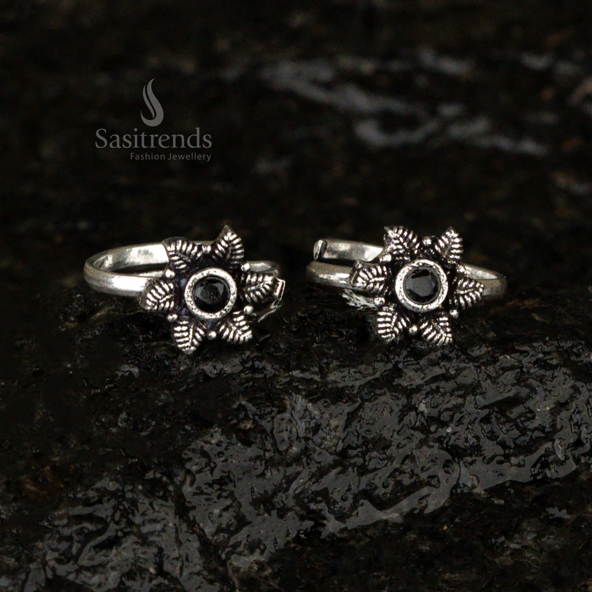 Oxidised toe ring with a dazzling black crystal centerpiece, complemented by finely detailed leaf patterns and a charcoal shimmering finish for a statement style - Sasitrends