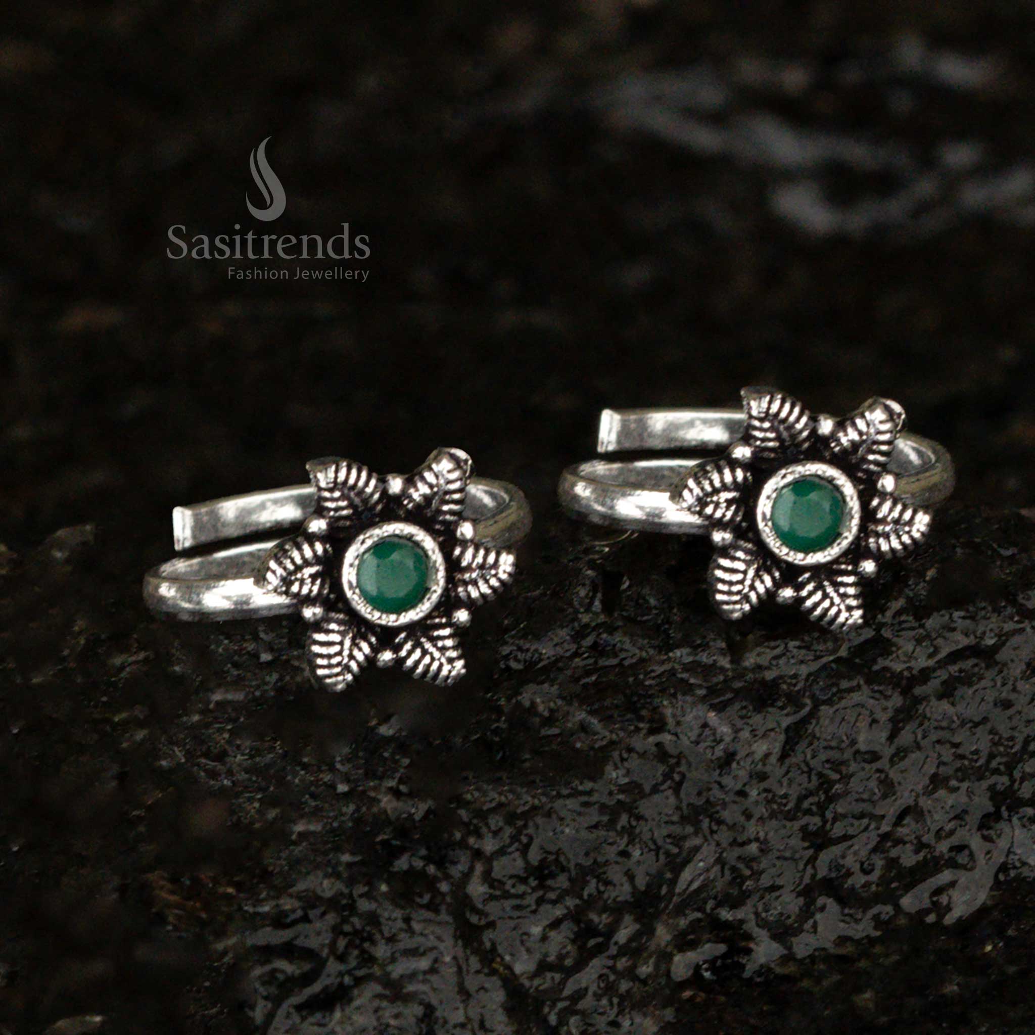 Oxidised toe ring adorned with a forest green stone and a detailed leaf motif, evoking an enchanted garden vibe with antique elegance - Sasitrends