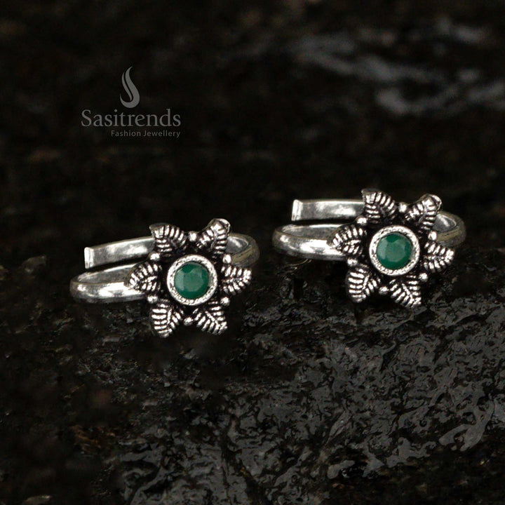 Oxidised toe ring adorned with a forest green stone and a detailed leaf motif, evoking an enchanted garden vibe with antique elegance - Sasitrends