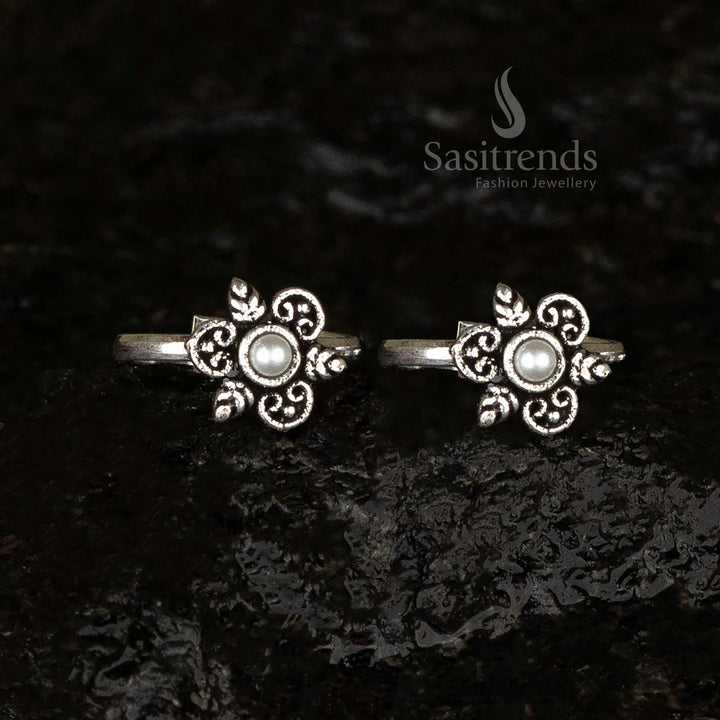 Oxidised adjustable toe ring featuring a lustrous pearl stone at the center of an intricate swirl and leaf pattern, radiating classic antique grace - Sasitrends
