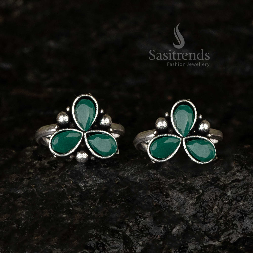 Oxidised toe ring with three forest green teardrop stones and bead accents, offering a chic antique look inspired by natural elegance - Sasitrends