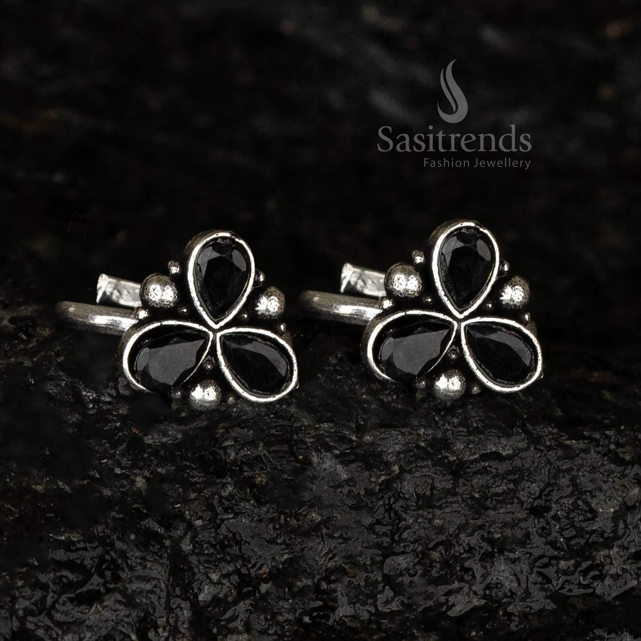 Oxidised adjustable toe ring featuring three teardrop-shaped black onyx stones with intricate bead accents, evoking timeless midnight elegance - Sasitrends