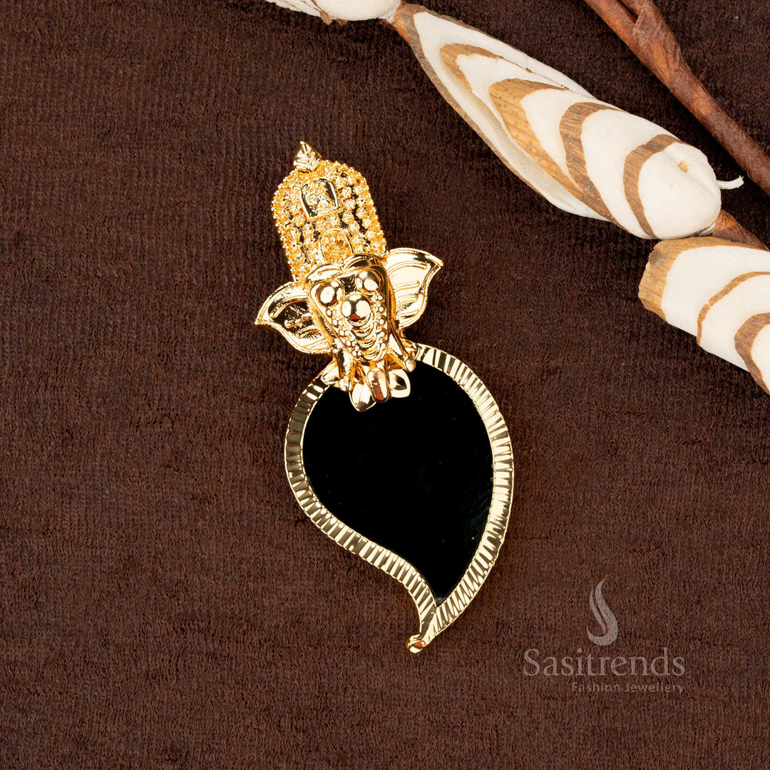 Authentic Kerala-style Elephant Head Palakka pendant, a blend of divine and ethnic aesthetics – Sasitrends