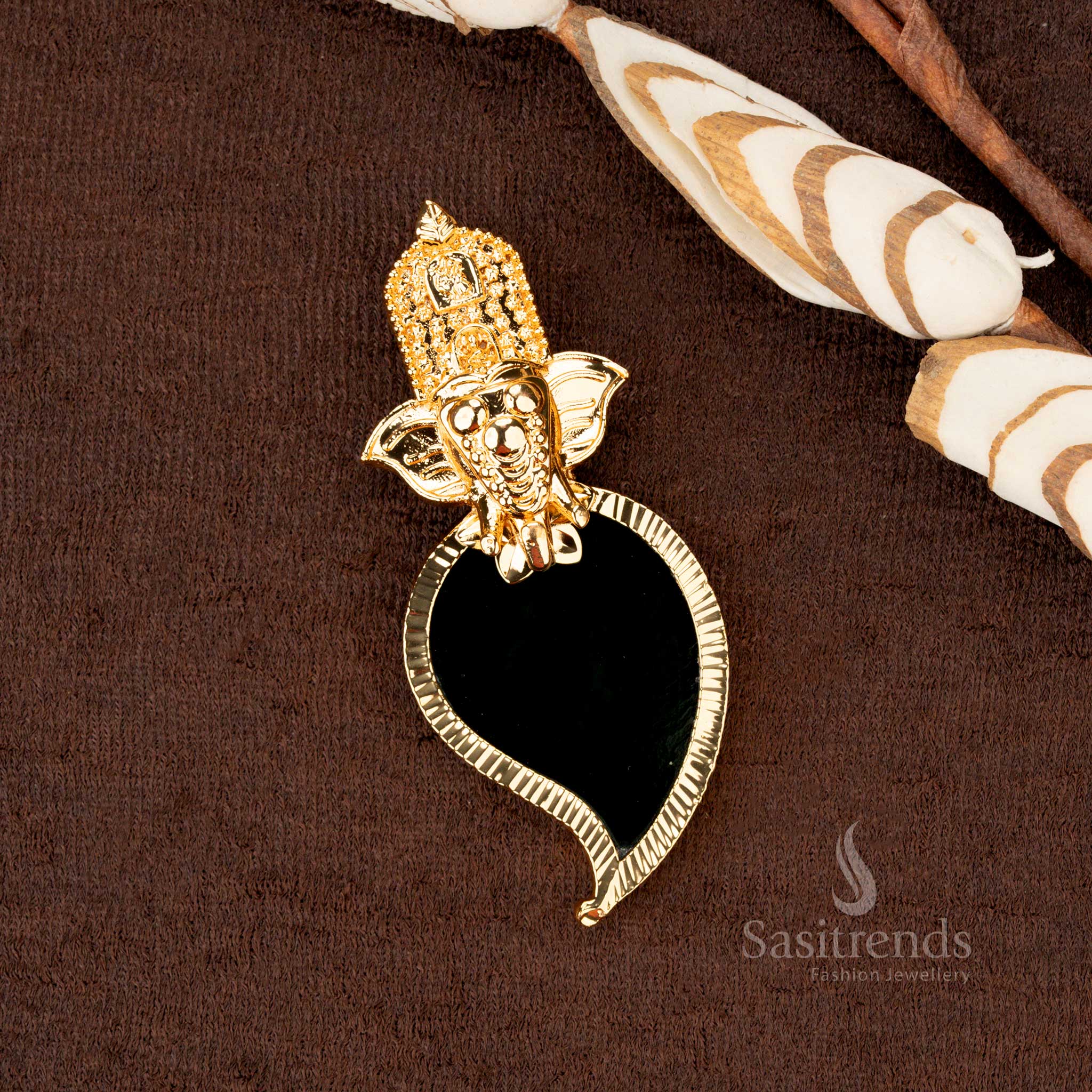 Authentic Kerala-style Elephant Head Palakka pendant, a blend of divine and ethnic aesthetics – Sasitrends