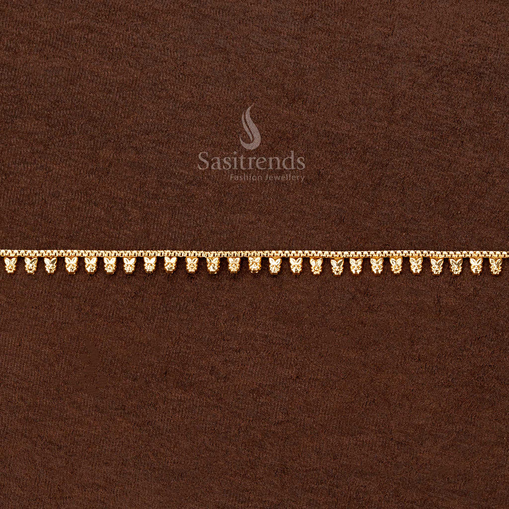 Saree hipbelt with gold plated leaf-shaped embossed cluster hangings - Sasitrends