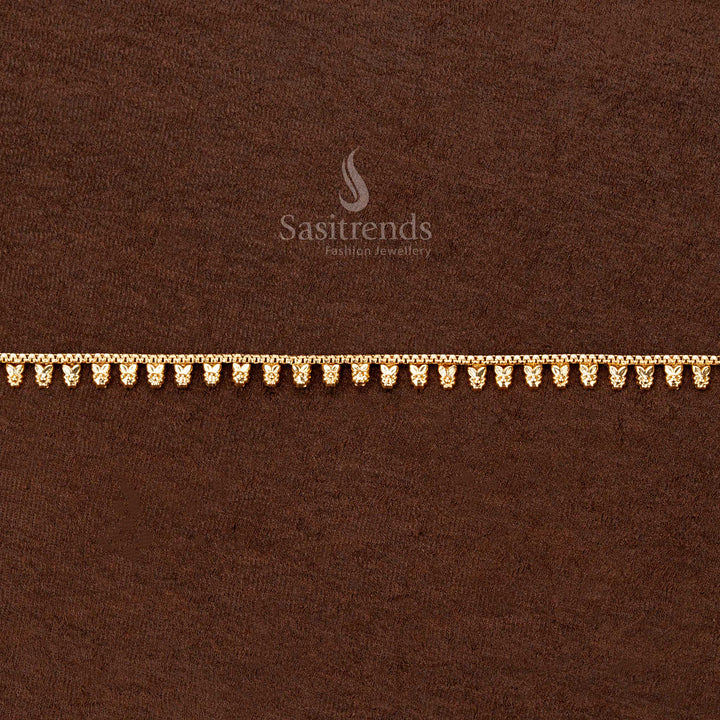 Saree hipbelt with gold plated leaf-shaped embossed cluster hangings - Sasitrends