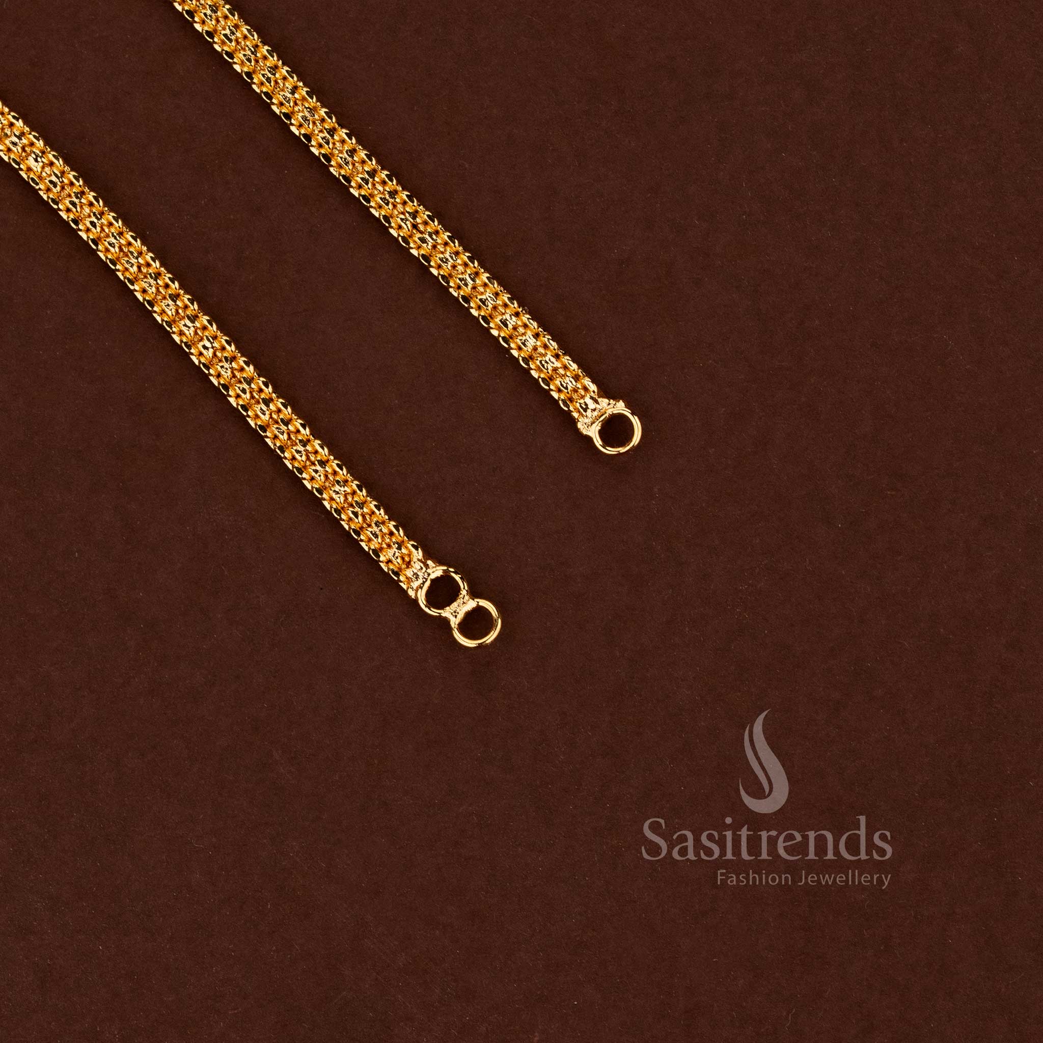 Micro gold plated sleek curb link neck chain with flattened interlocking circular links - Sasitrends