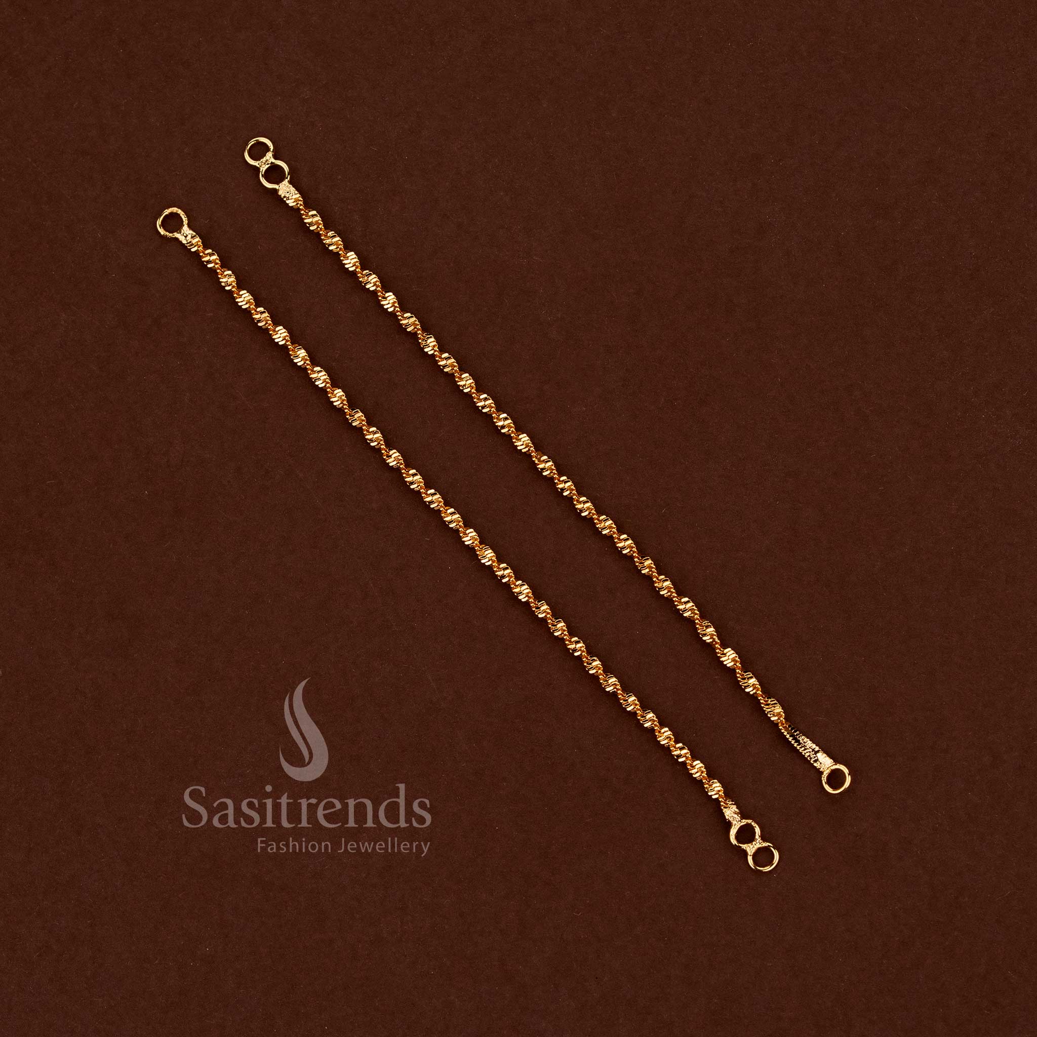 Micro gold plated spiral rope chain with a high-shine twisted design - Sasitrends