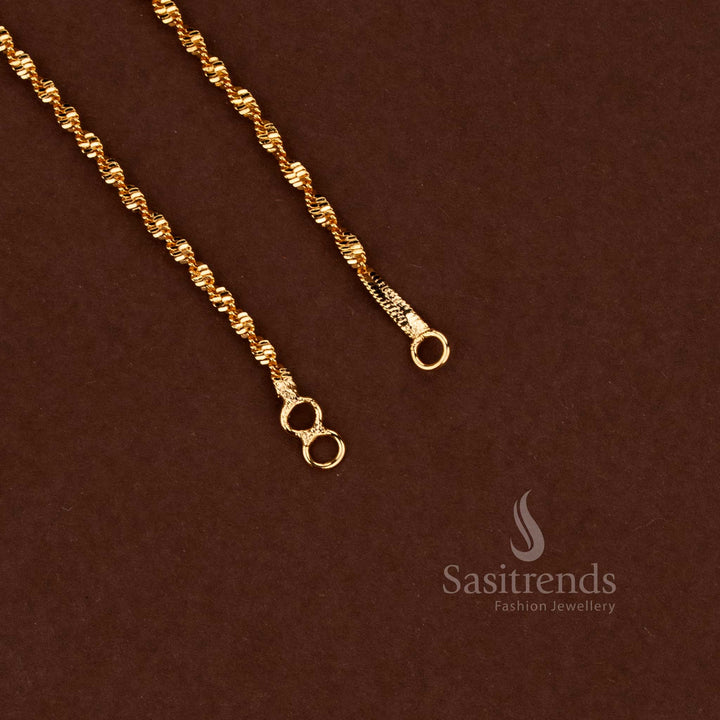 Micro gold plated spiral rope chain with a high-shine twisted design - Sasitrends