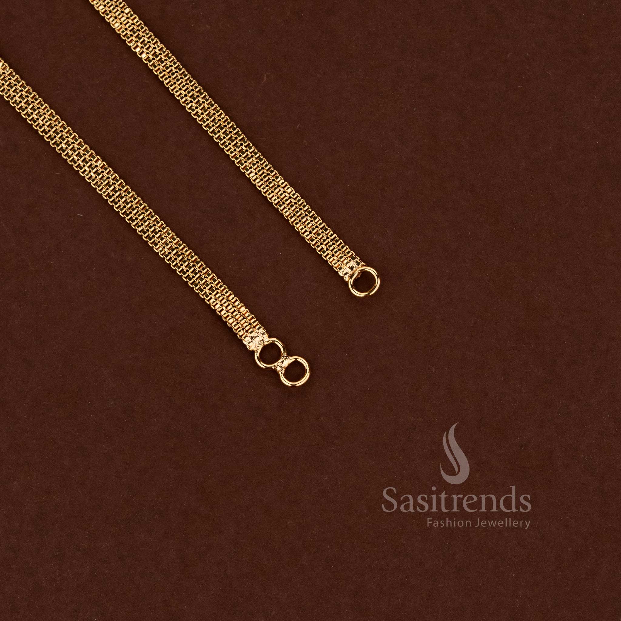 Micro gold plated triple layer box chain with a broad and durable geometric link design - Sasitrends