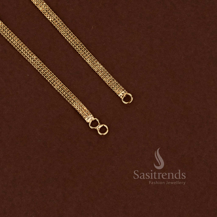 Micro gold plated triple layer box chain with a broad and durable geometric link design - Sasitrends