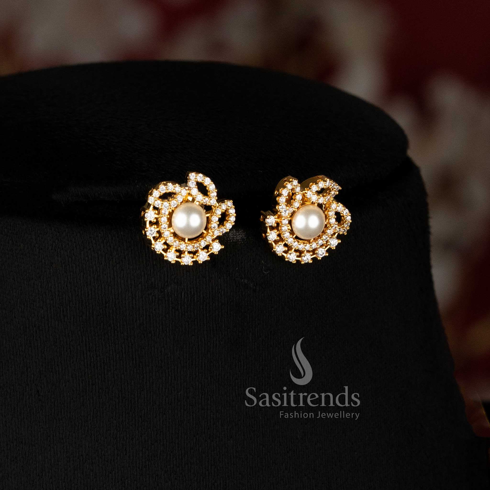 Graceful Micro Gold Plated Pearl Halo Pendant Necklace Jewellery Set for Women - Sasitrends