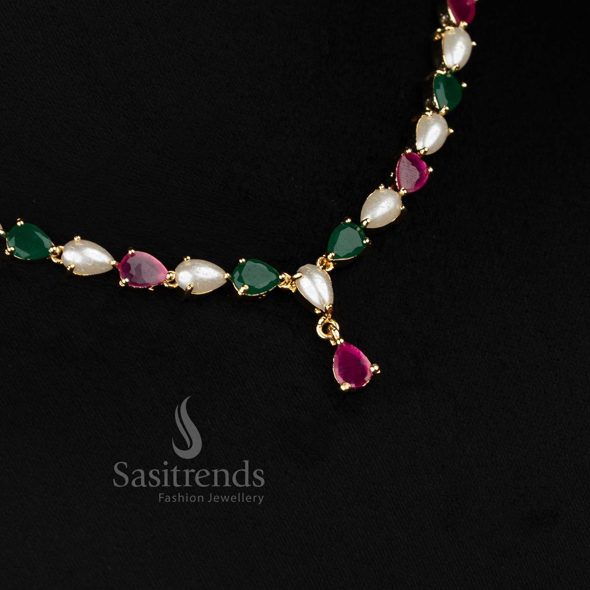 Opulent teardrop AD and pearl necklace with micro gold plated finish for ceremonies – Sasitrends